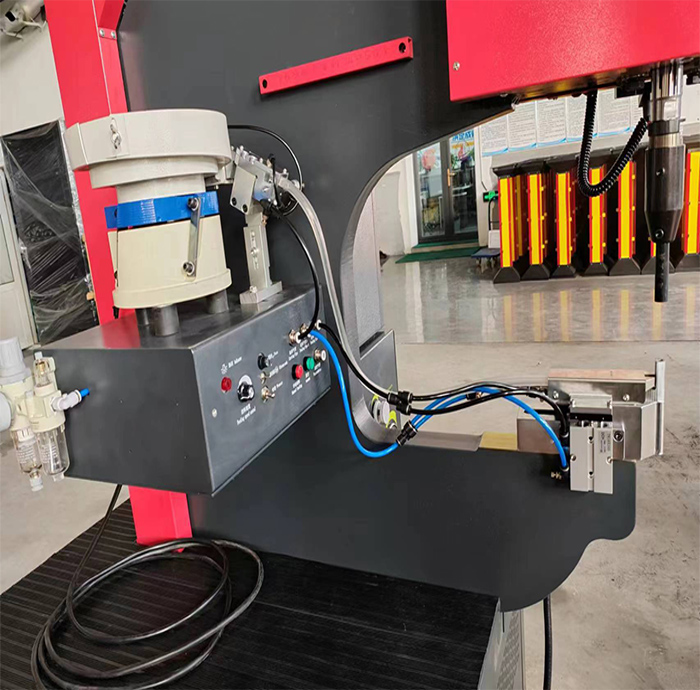 壓鉚機(jī)自動送料系統(tǒng)